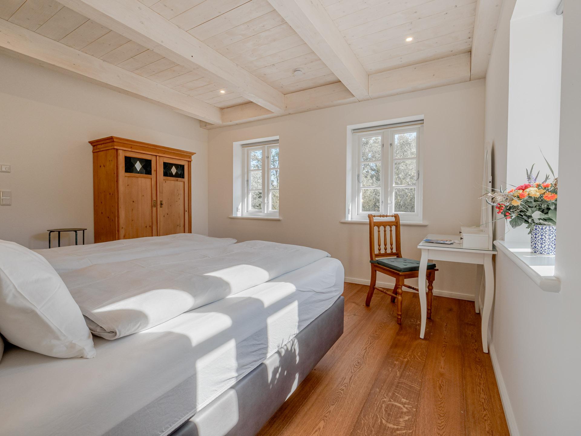 07-3-bedroom-1.jpg
