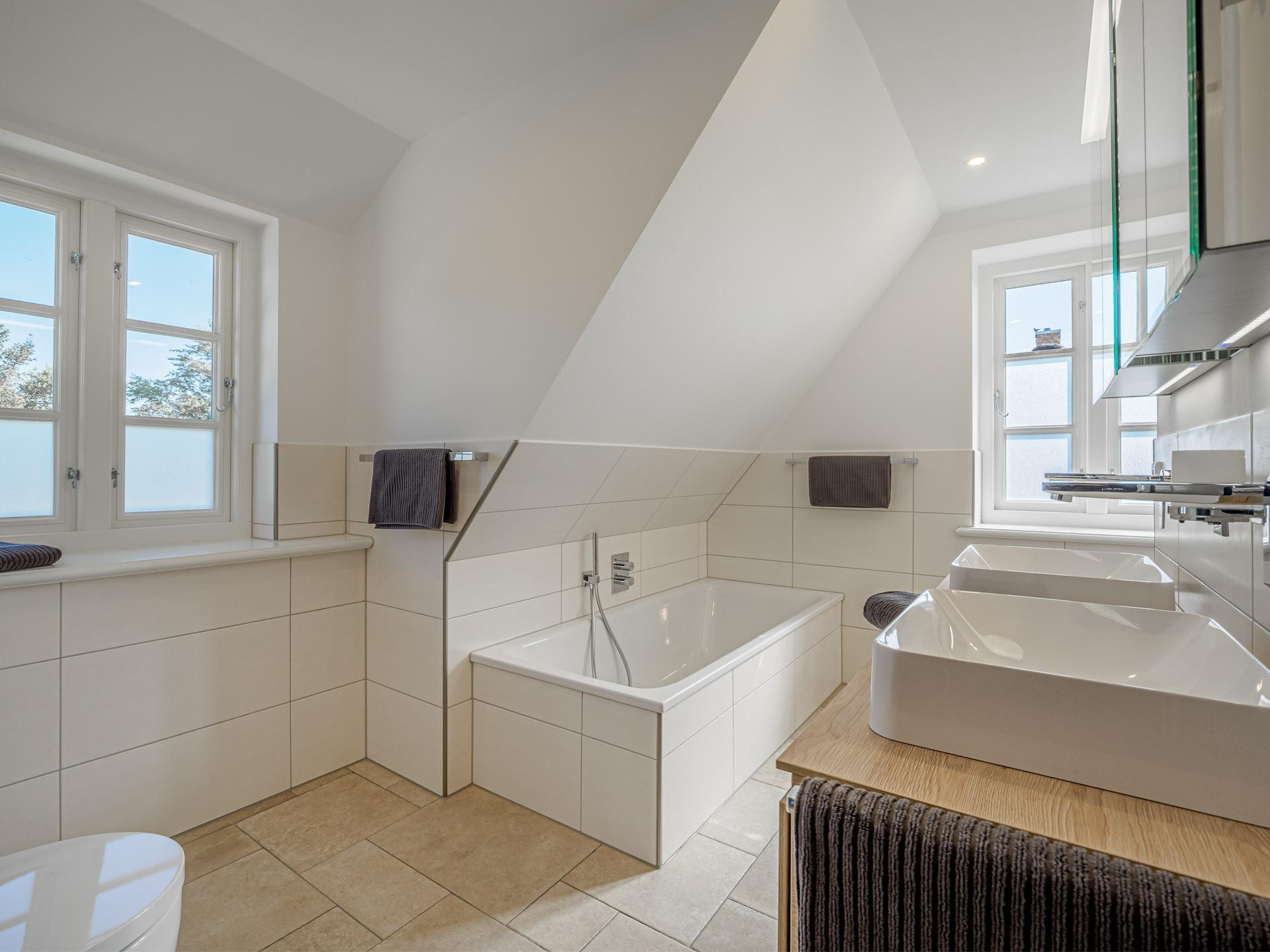 04-1-bathroom-1.jpg