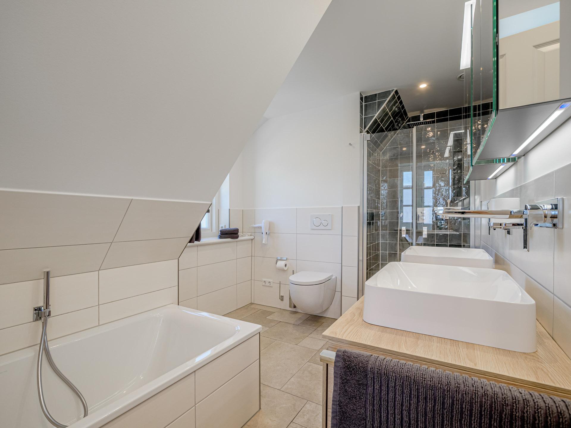 06-2-bathroom-1.jpg