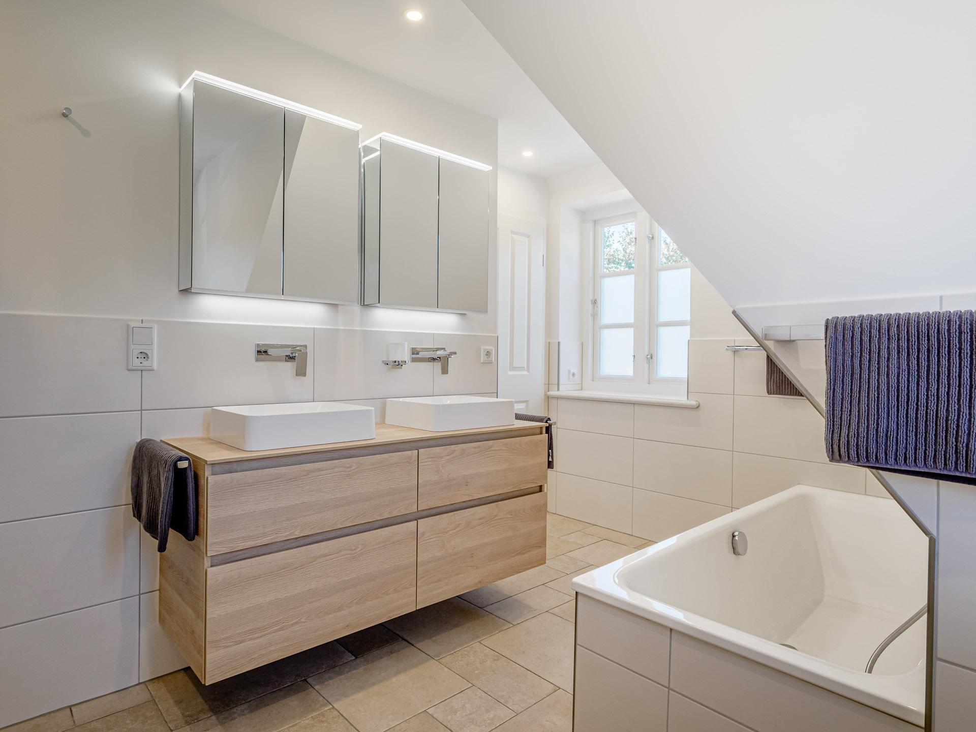 06-2-bathroom-2.jpg