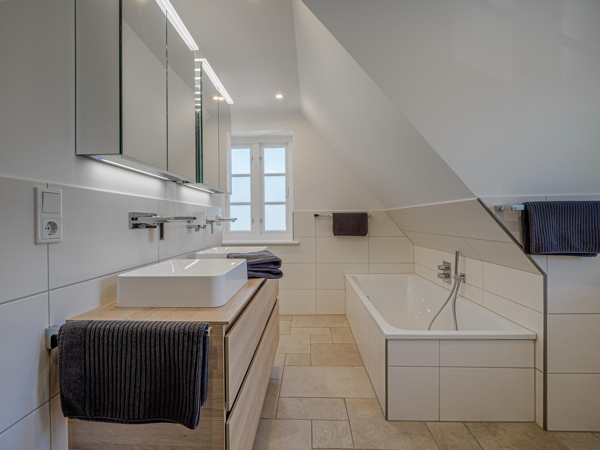 06-2-bathroom-3.jpg