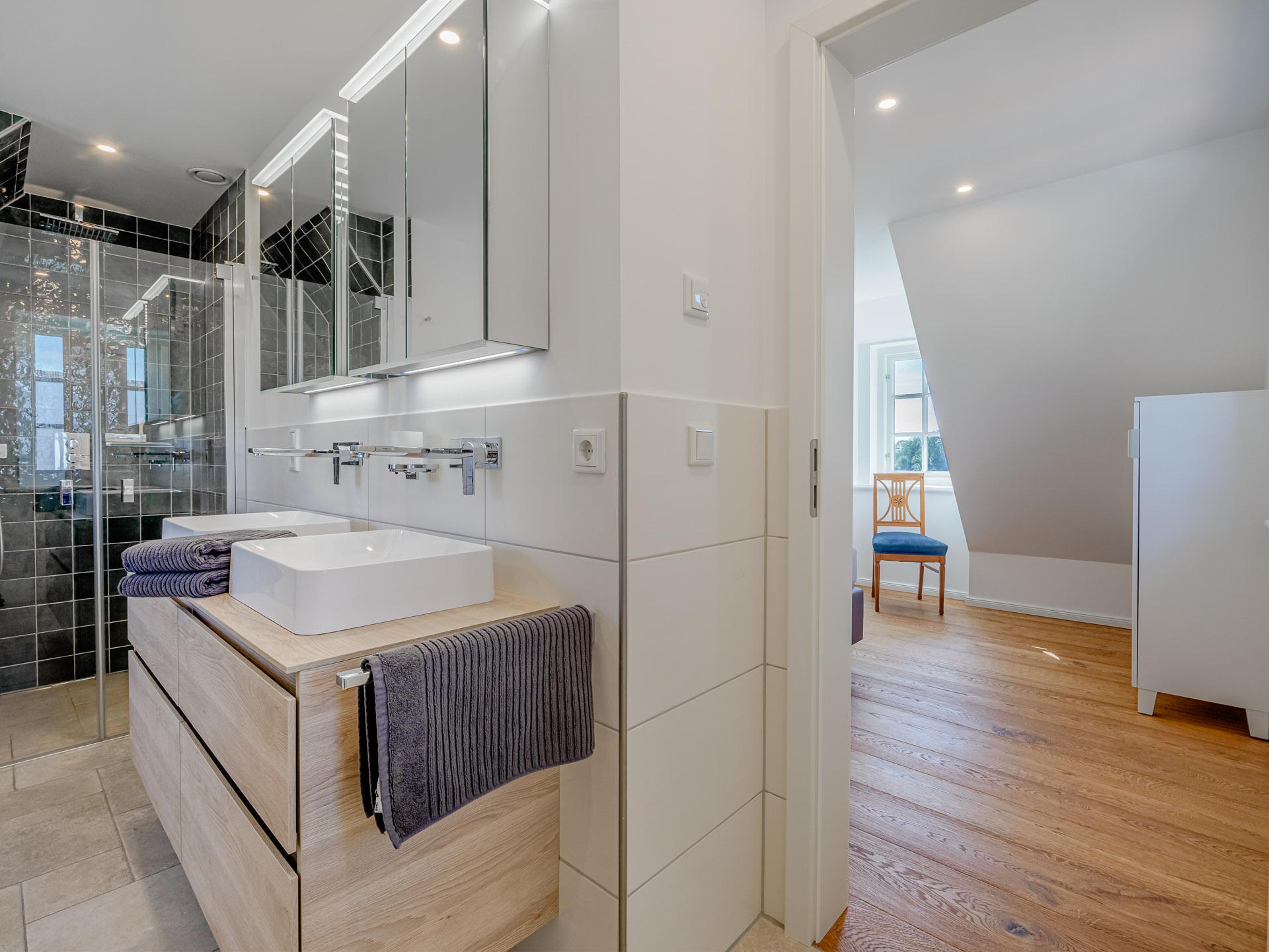 06-2-bathroom-4.jpg