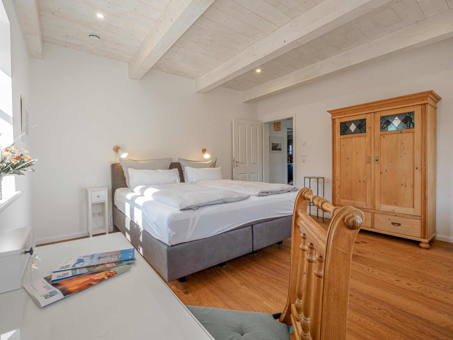 07-3-bedroom-1.jpg