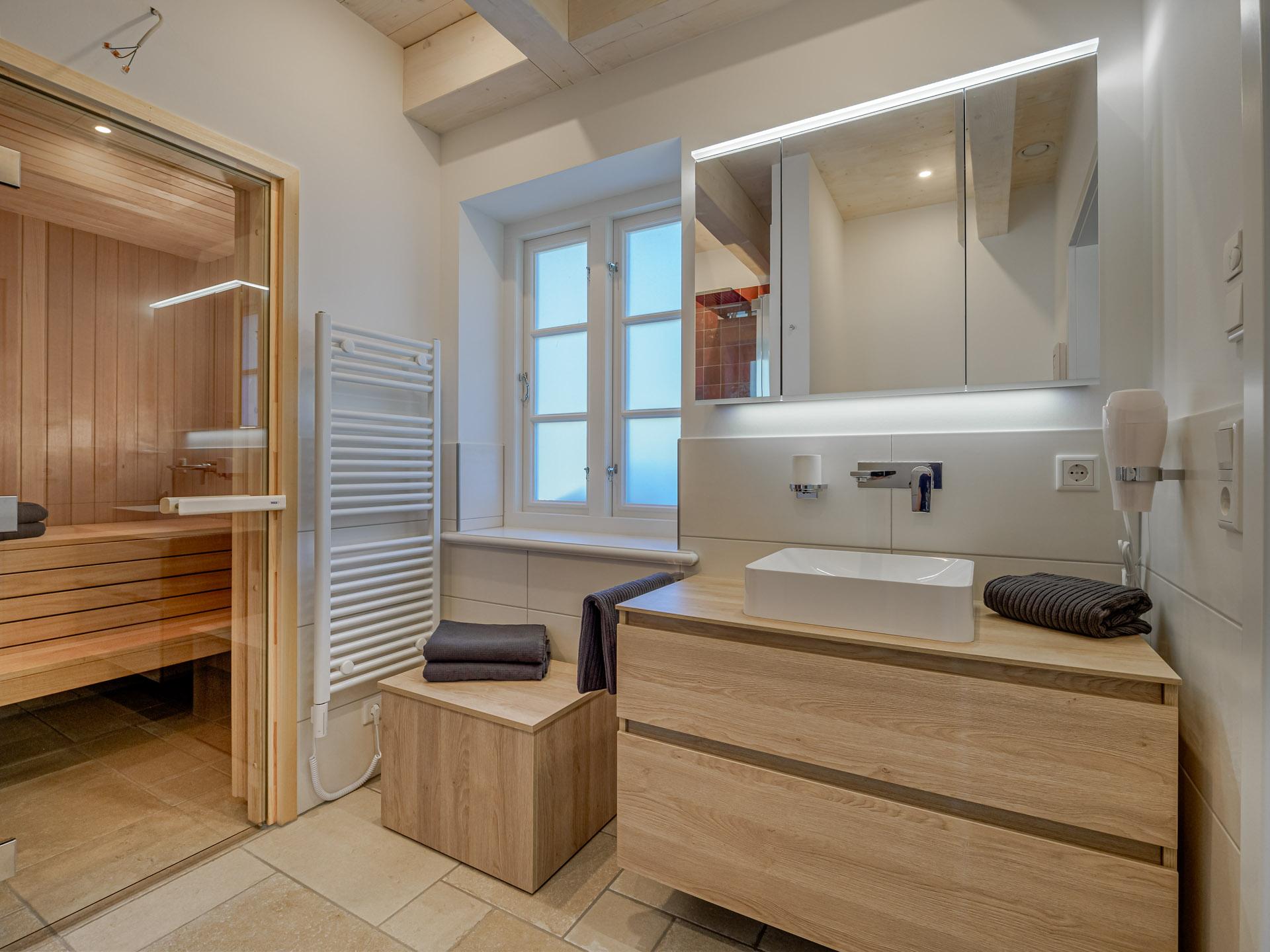 08-3-bathroom-2.jpg